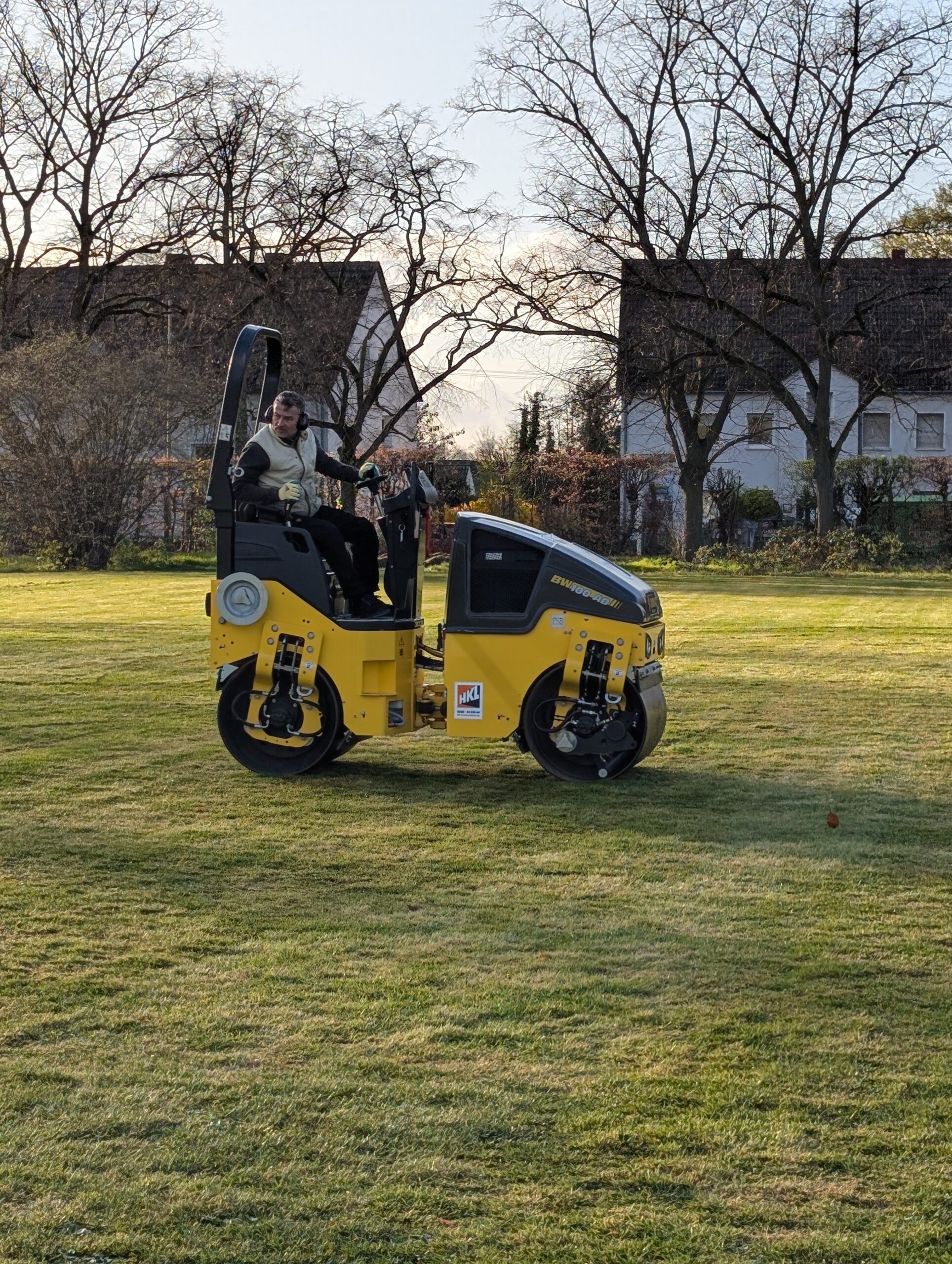 Faustballer walzten den Naturrasen in der Jahnstraße