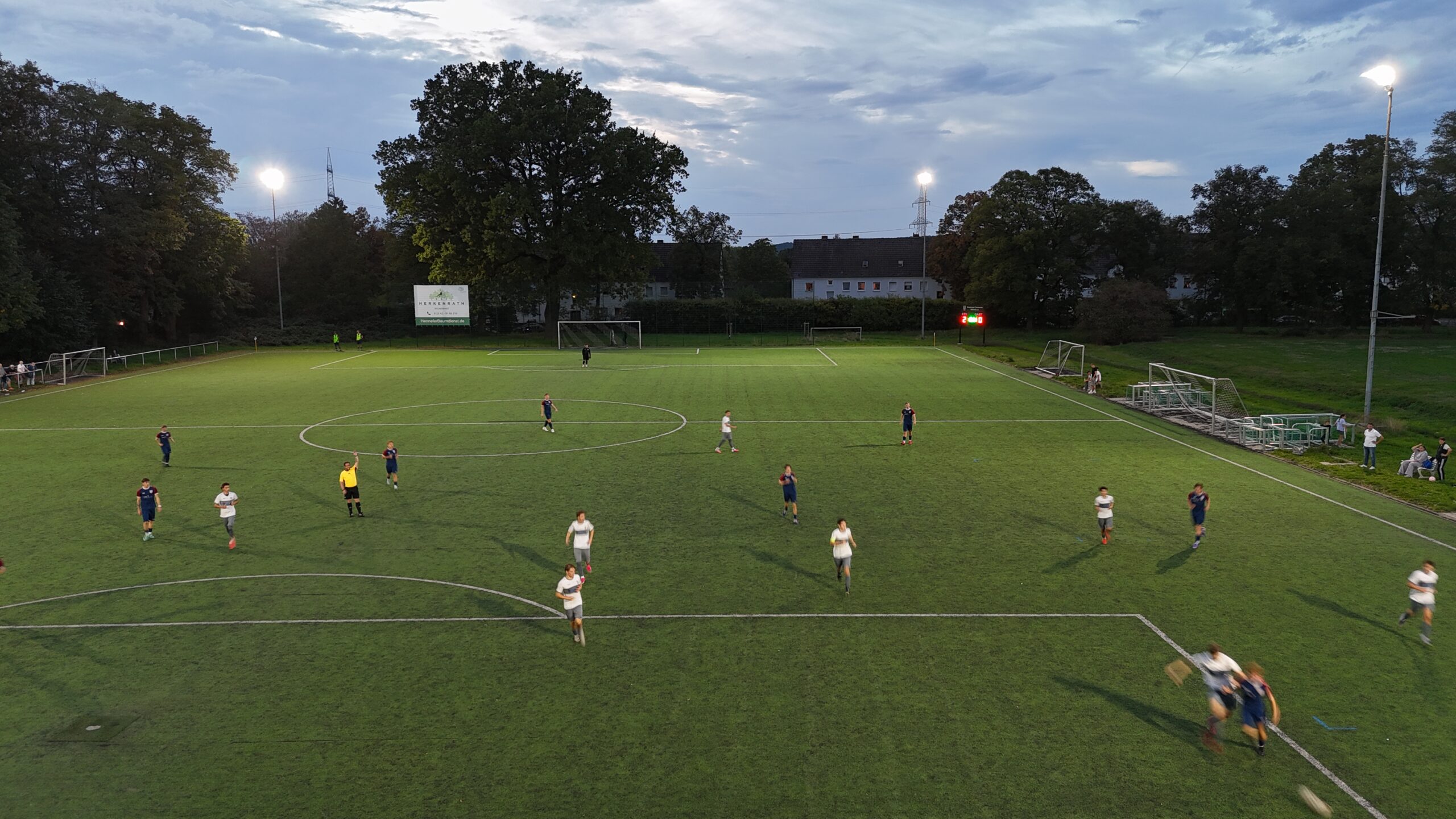 Drohnenaufnahme der STV-Sportanlage an der Jahnstraße mit Kunstrasenplatz